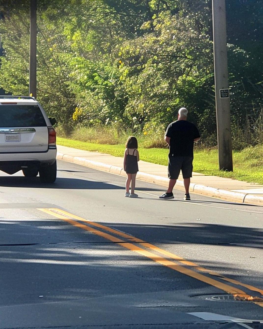 I Saw My Dad After 10 Years—With a Little Girl by His Side I Saw My Dad After 10 Years—With a Little Girl by His Side