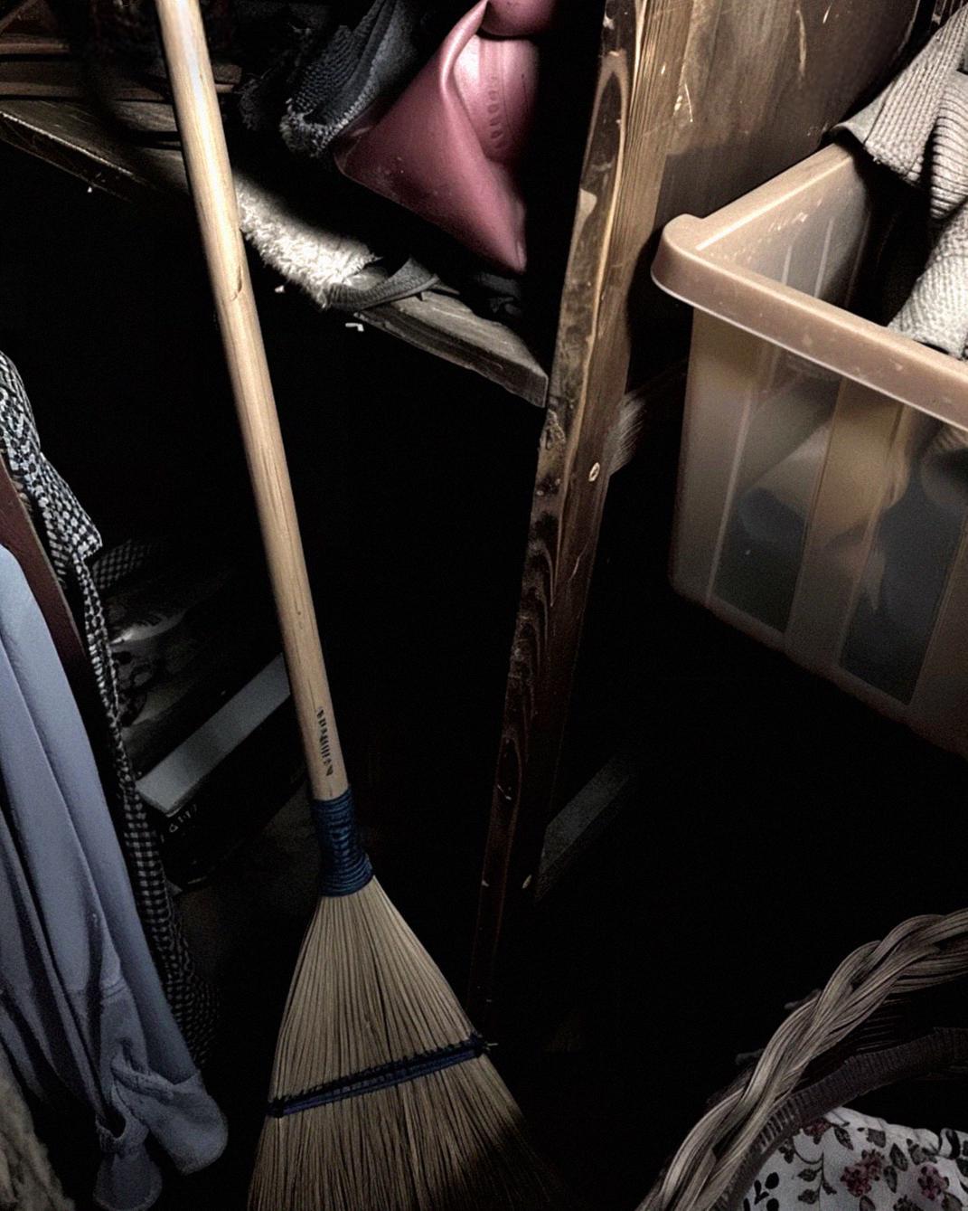 I Inherited My Grandma’s Cleaning Closet — But What I Found Behind the Broom Changed Everything I Inherited My Grandma’s Cleaning Closet — But What I Found Behind the Broom Changed Everything