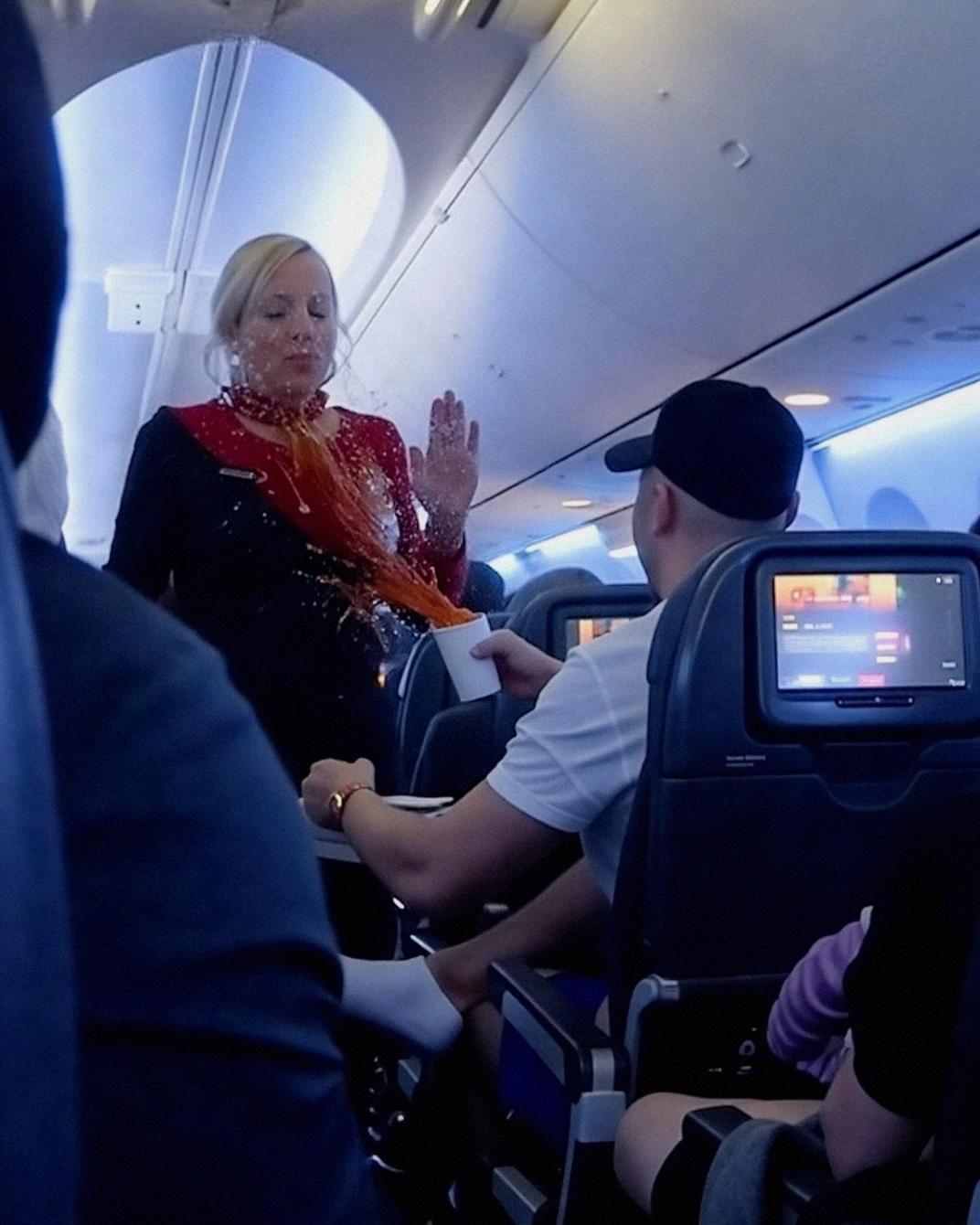 The Flight Passenger Who Humiliated Me Was Unexpectedly at My Mom’s House the Next Morning