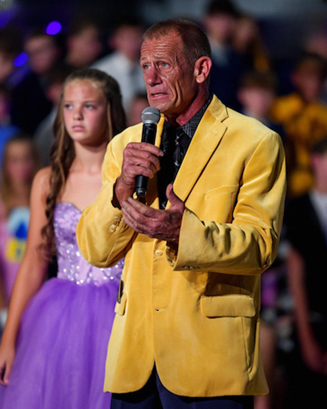 My Dad’s “Dirty” Hands Stole the Show at Prom – And Taught a Lesson No One Will Forget
