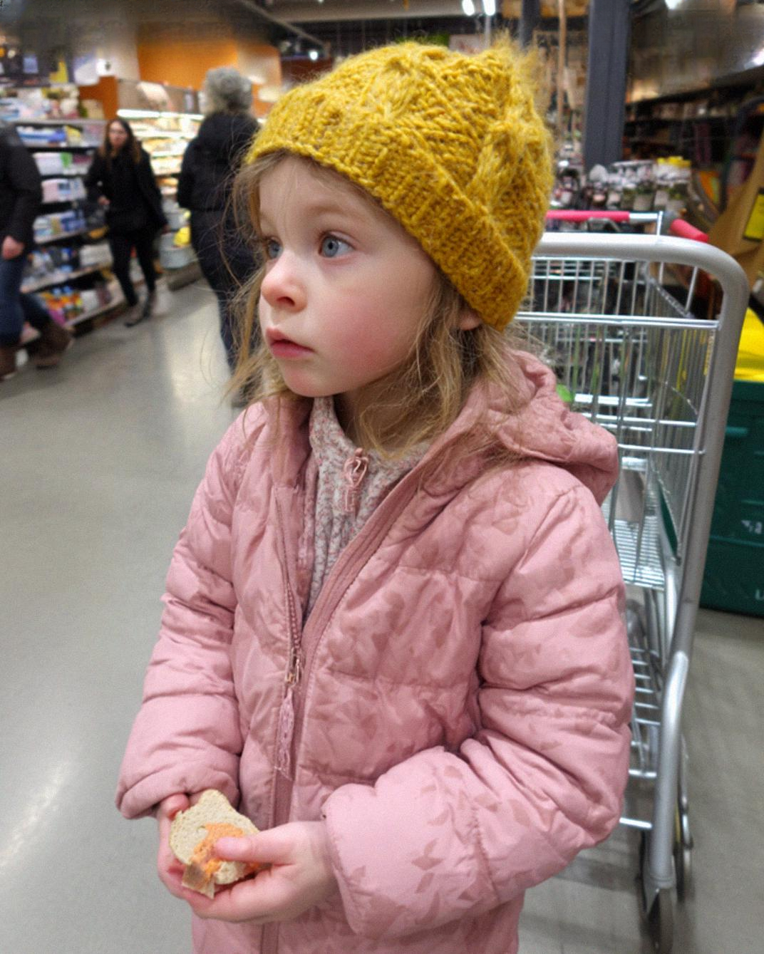 I Helped a Little Girl in the Rain — What Happened Next Restored My Faith in Humanity