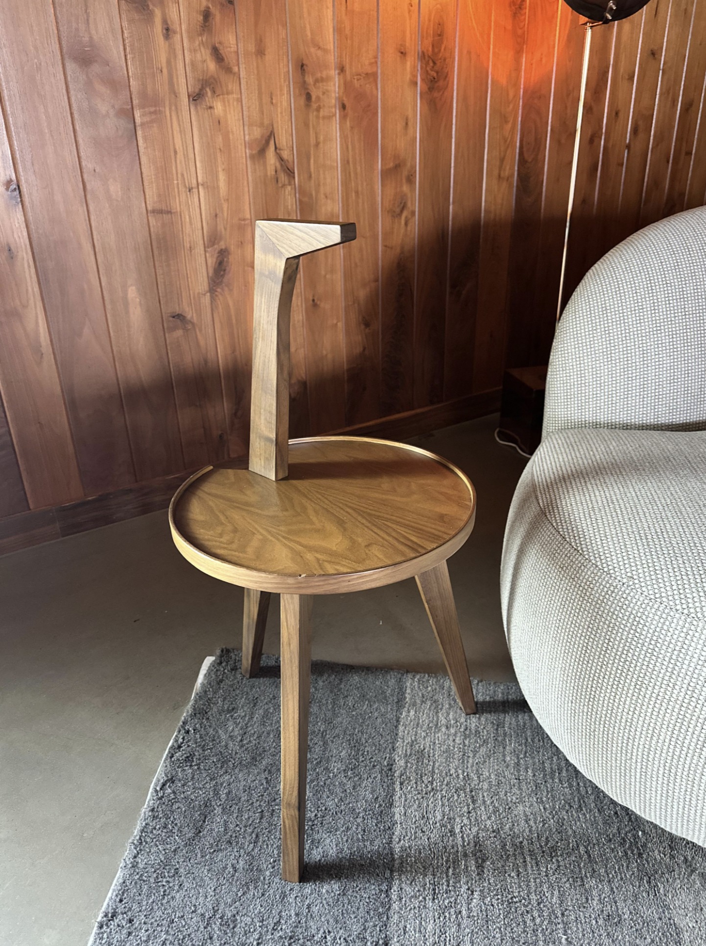 The Timeless Elegance of a “Little Stork”: How One Table Redefined Modern Design