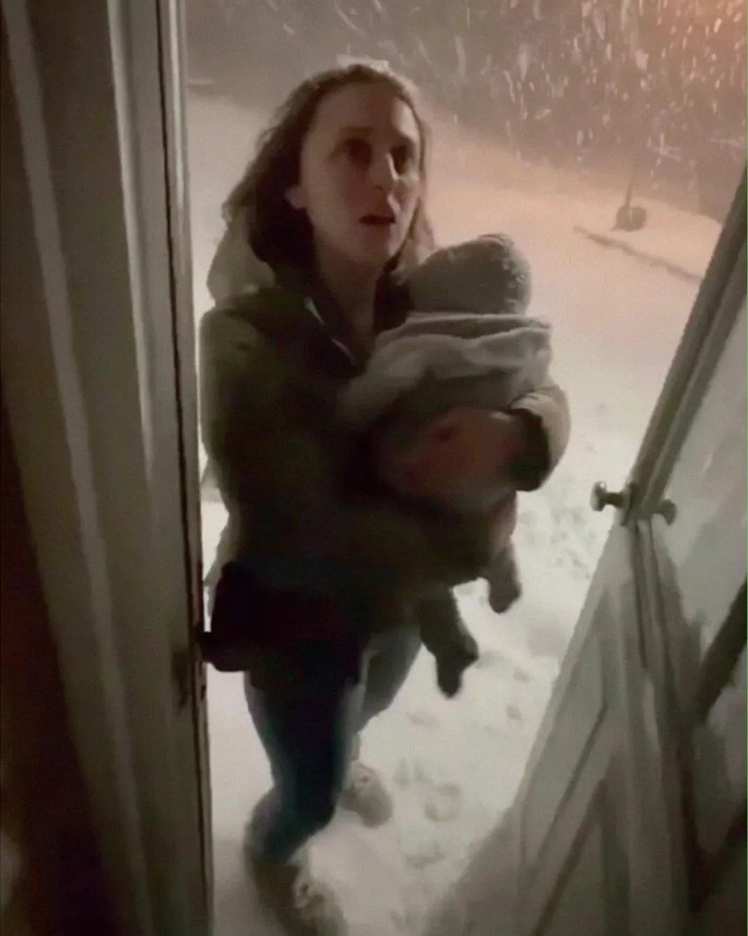 One Cold Night, I Helped a Mother and Her Baby — What Happened a Month Later Changed My Life