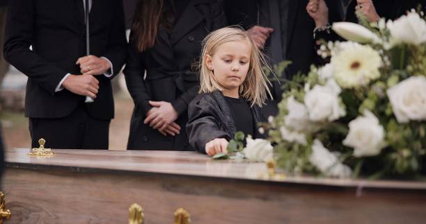 She Held Her Daughter at Her Husband’s Funeral — Then the Little Girl Whispered Something No One Expected