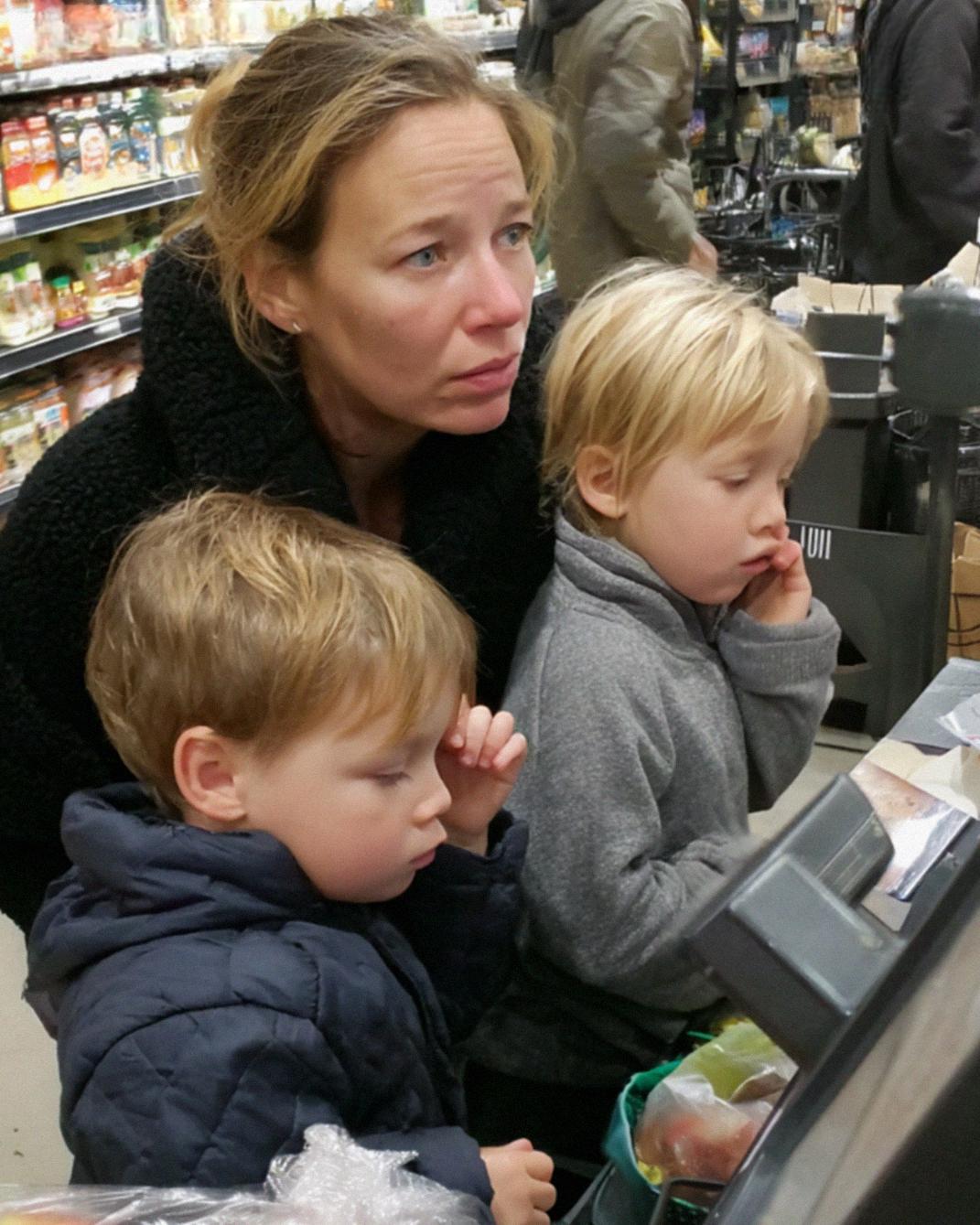 I Bought a Bag of Apples for a Mother with Two Little Kids at the Checkout — Three Days Later, a Police Officer Came Looking for Me at Work