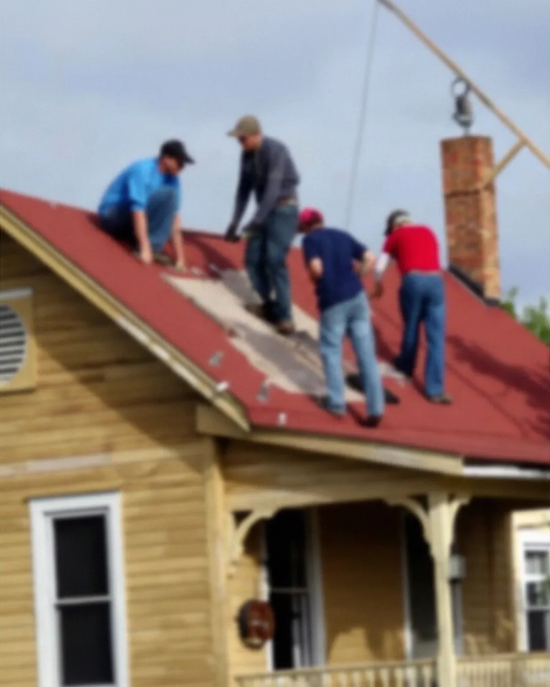 Roofers Thought They Found Something to Take — Until One Young Worker Changed Everything